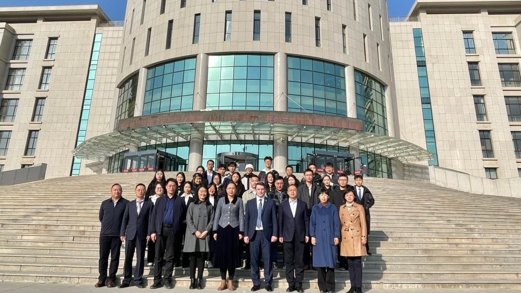 俄罗斯奔萨州经济发展与工业部长来访兰州城市学院